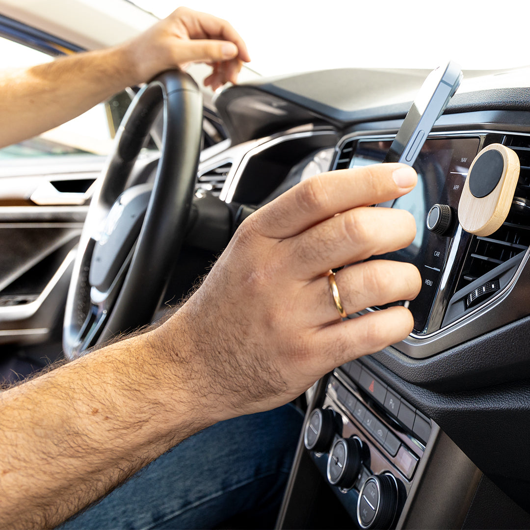 Toby Bamboo Car Grille Smartphone Holder - Eco-Friendly and Practical