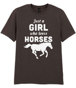 Girl Who Loves Horses t-shirt in dark chocolate