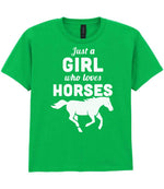 girl who loves horses – Unisex T-Shirt in Irish Green