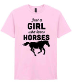Girl Who Loves Horses t-shirt in light pink