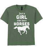 girl who loves horses – Unisex T-Shirt in Military Green
