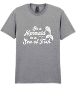 Be a Mermaid in a Sea of Fish – Unisex T-Shirt in Sport Grey