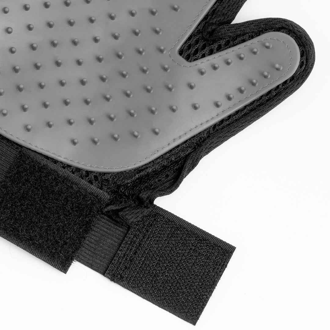 Akitax Pet Brushing Glove – Comfortable and Effective Grooming Tool