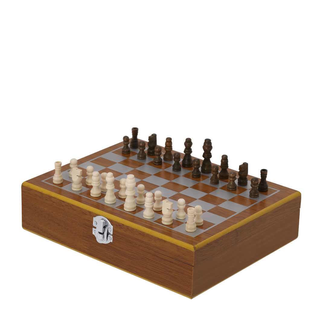 Menzie Hip Flask Set – Elegant Wooden Finish and Chessboard Design