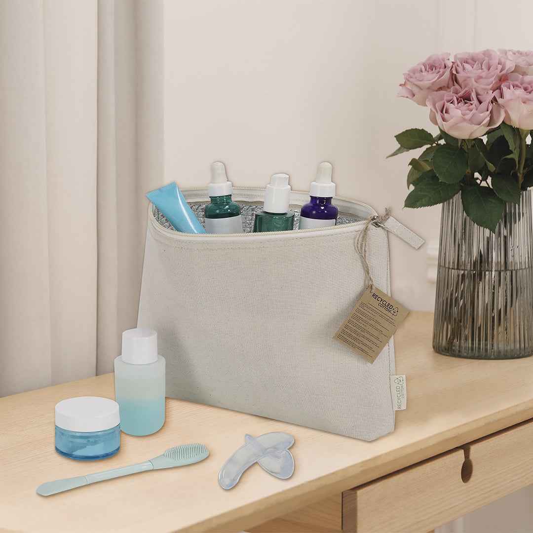Breklo Thermal Toiletry Bag – Sustainable and Practical Travel Companion