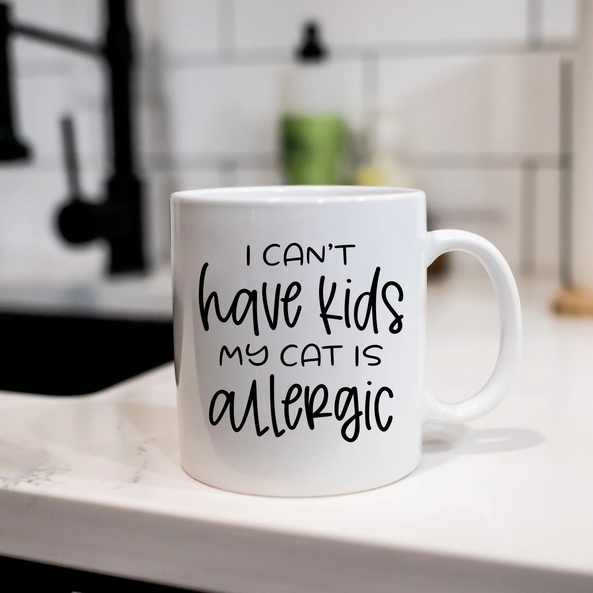 I can't have kids my cat is allergic - Mug - Fou Tees