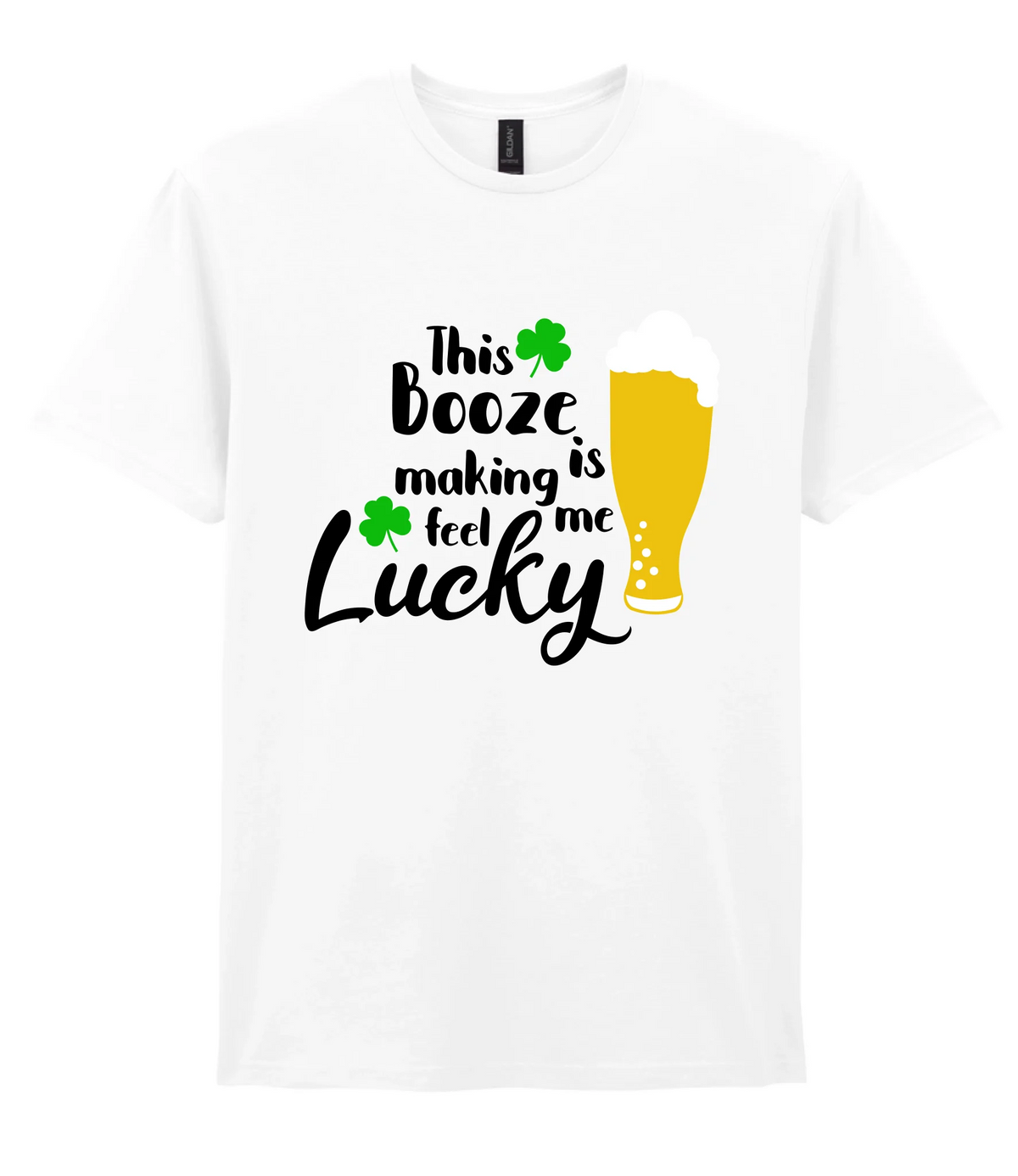 This booze is making me feel lucky - T-shirt