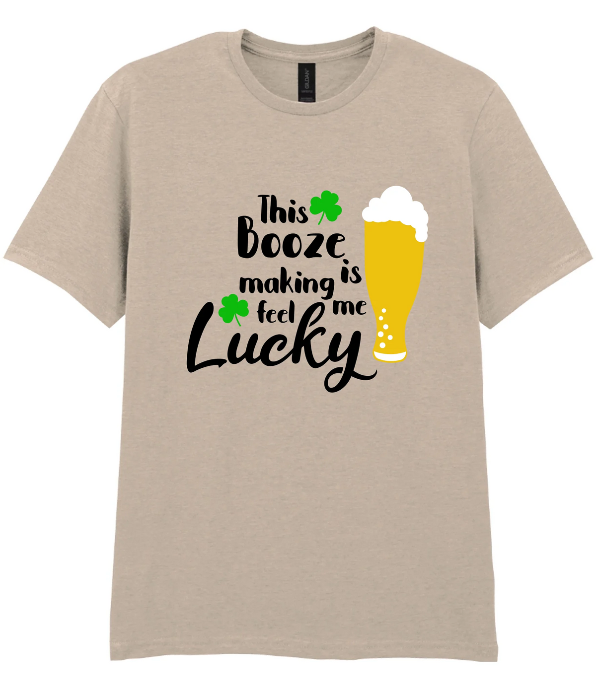 This booze is making me feel lucky - T-shirt