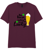 This booze is making me feel lucky - T-shirt - Fou Tees