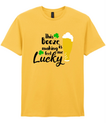 This booze is making me feel lucky - T-shirt - Fou Tees
