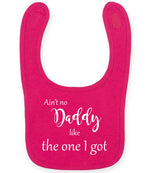 Ain't No Daddy Like the One I Got toddler bib in fuchsia