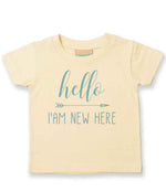 Hello I'AM NEW HERE – Baby T-Shirt in Pale Yellow with Baby Blue vinyl