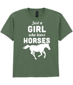 girl who loves horses – Unisex T-Shirt in Military Green