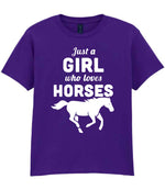girl who loves horses – Unisex T-Shirt in Purple